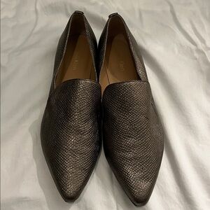 NWOT Calvin Klein Elin Foiled lizard gold/black loafers, 8.5
